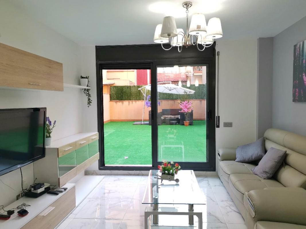 Duplex / Beach 3Min/ Bcn Center 10Min/Tren 2Min Appartamento Sant Adrià de Besòs Esterno foto