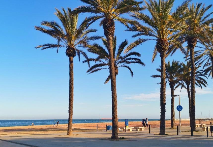 Duplex / Beach 3Min/ Bcn Center 10Min/Tren 2Min Appartamento Sant Adrià de Besòs Esterno foto
