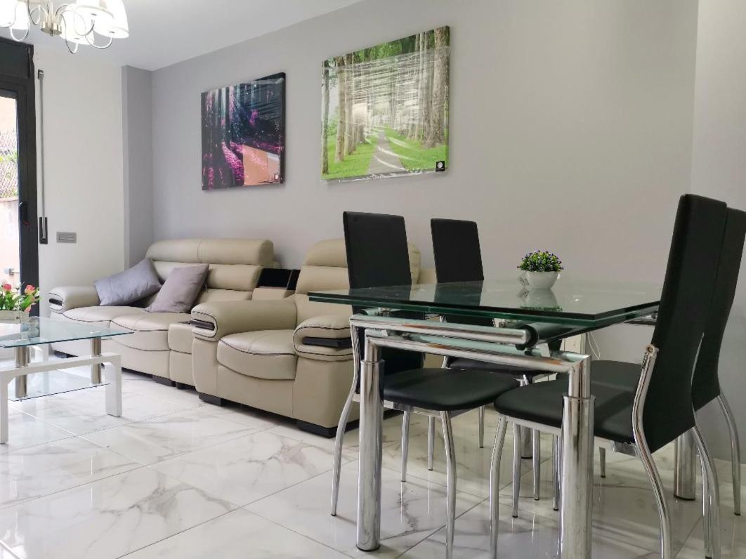 Duplex / Beach 3Min/ Bcn Center 10Min/Tren 2Min Appartamento Sant Adrià de Besòs Esterno foto