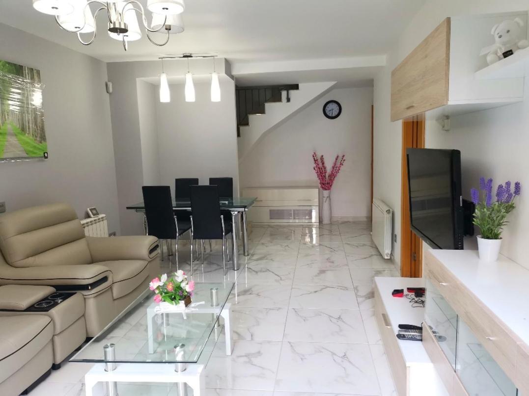 Duplex / Beach 3Min/ Bcn Center 10Min/Tren 2Min Appartamento Sant Adrià de Besòs Esterno foto