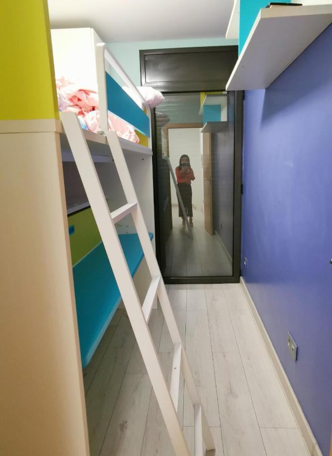 Duplex / Beach 3Min/ Bcn Center 10Min/Tren 2Min Appartamento Sant Adrià de Besòs Esterno foto